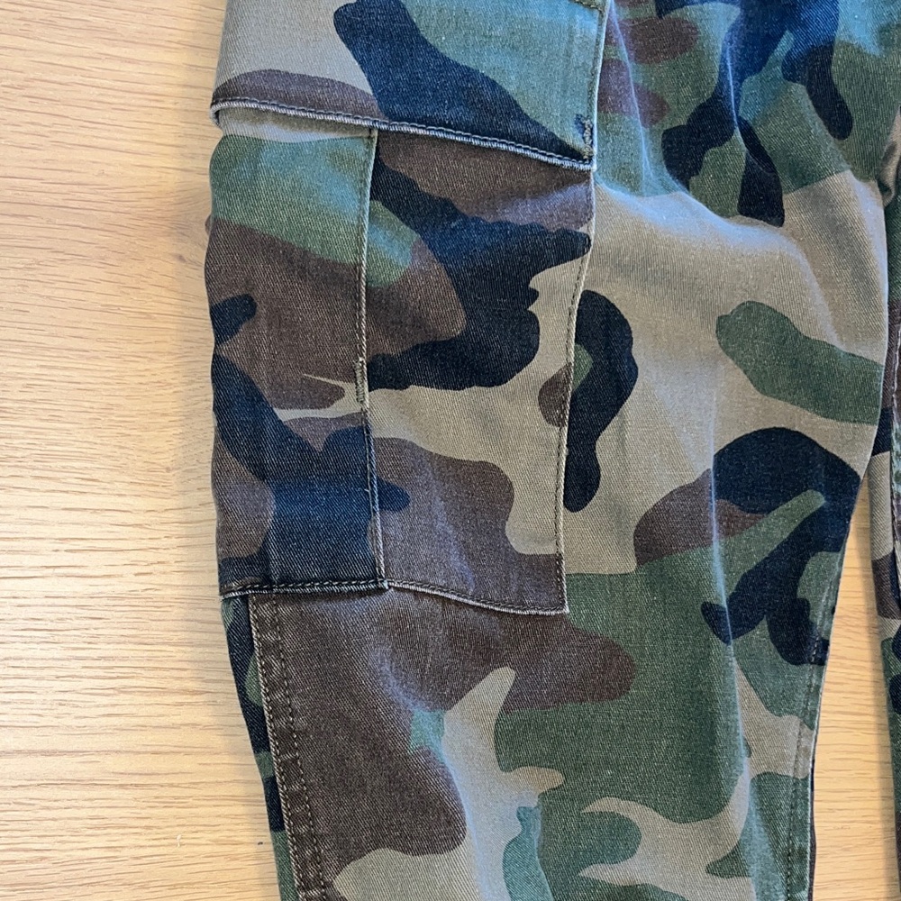 Re/Done Women’s Camo Cargo Pants - Picture 2 of 7